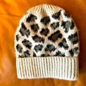 $10 ADD ON ITEM: Grey leopard print tuque 🐆